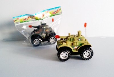 PULL LINE MILITARY TANK  W/CANDY HOLDER GREEN/YELLOW - HP1005564