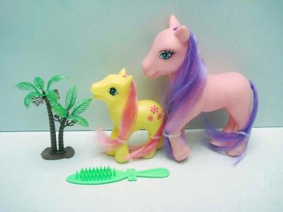 VINYL HORSE W/ACCESSORIES 2/S - HP1011898