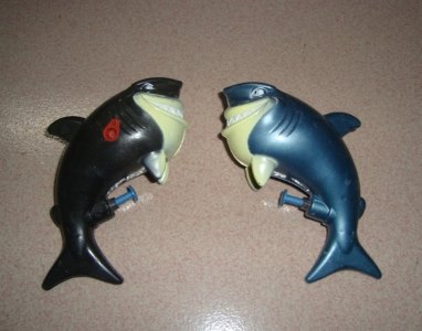 CARTOON SHARK WATER GUN W/PAINTING BLUE/BLACK - HP1017909