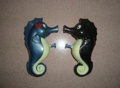 CARTOON SEA HORSE WATER GUN W/PAINTING BLUE/BLACK - HP1017920