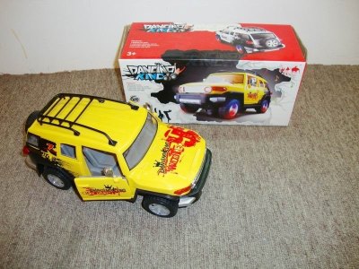 电动万向跳舞车 带灯光音乐 红黄2色混装 - HP1022477