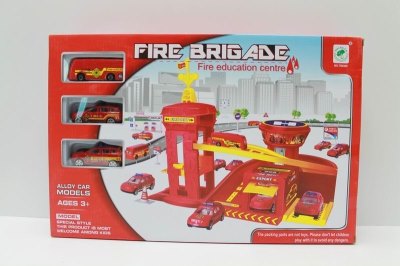 PARKING LOT W/2METAL FREE WAY CARS，PLASTIC BUS - HP1044367