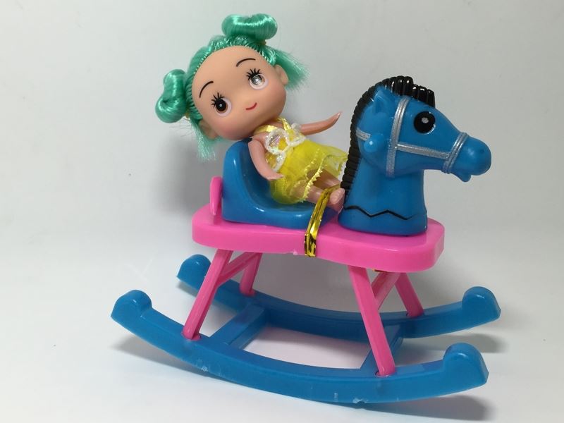 The 2.5 inch doll with trojan horse (4 color doll mix) - HP1098719